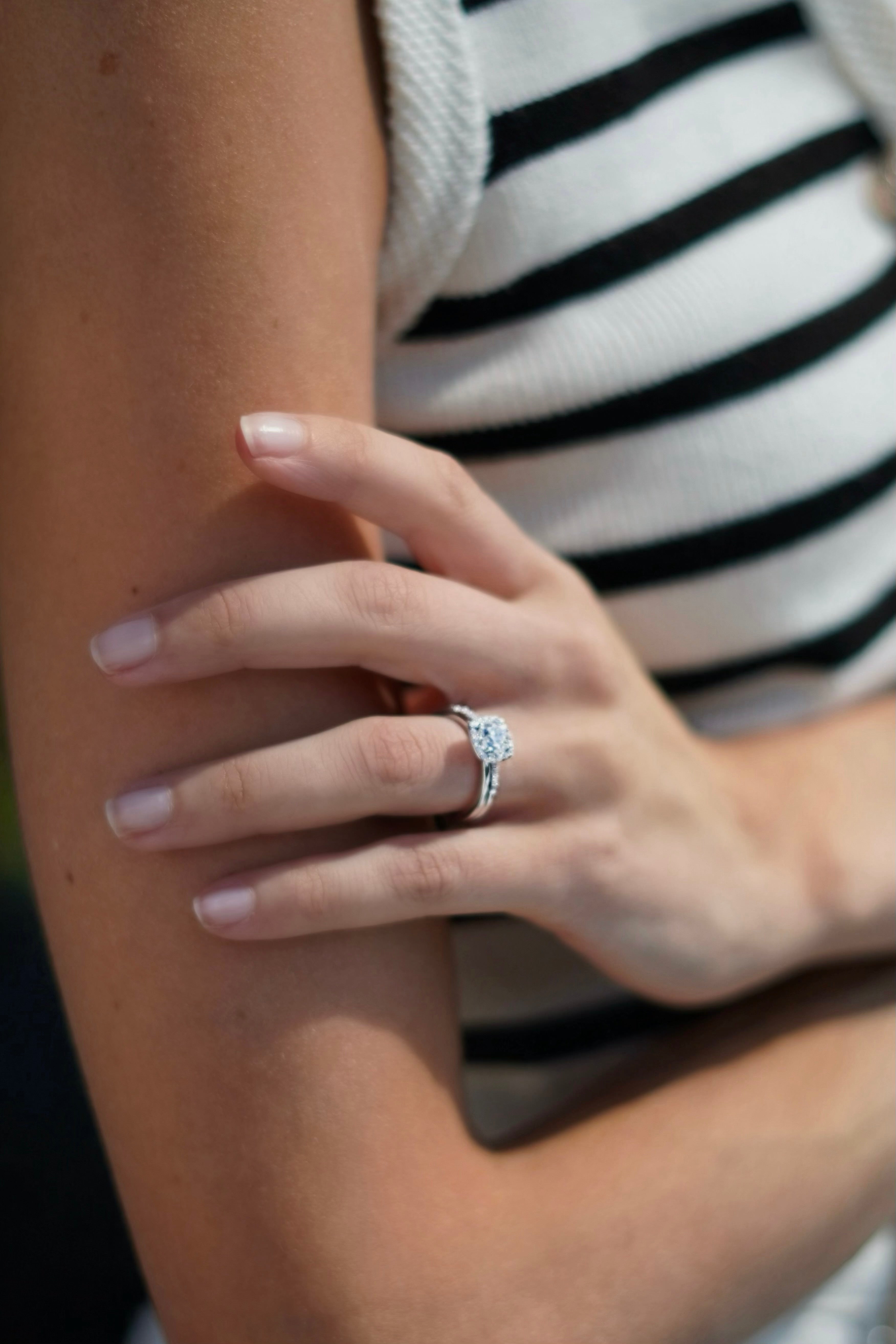 14ct White Gold Moissanite Halo Engagement Ring for Her – Sizes H to S