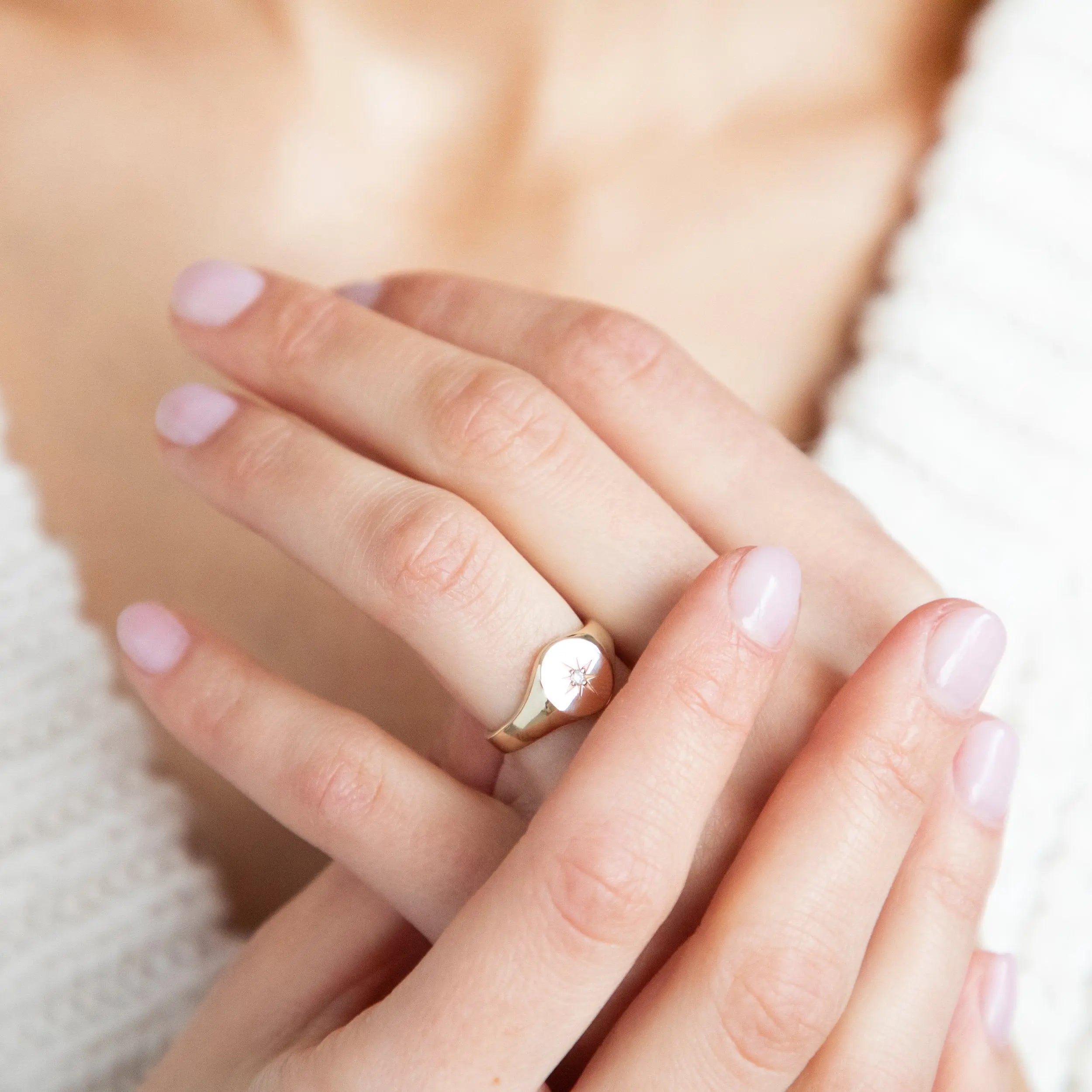 OVAL DIA SIGNET RING