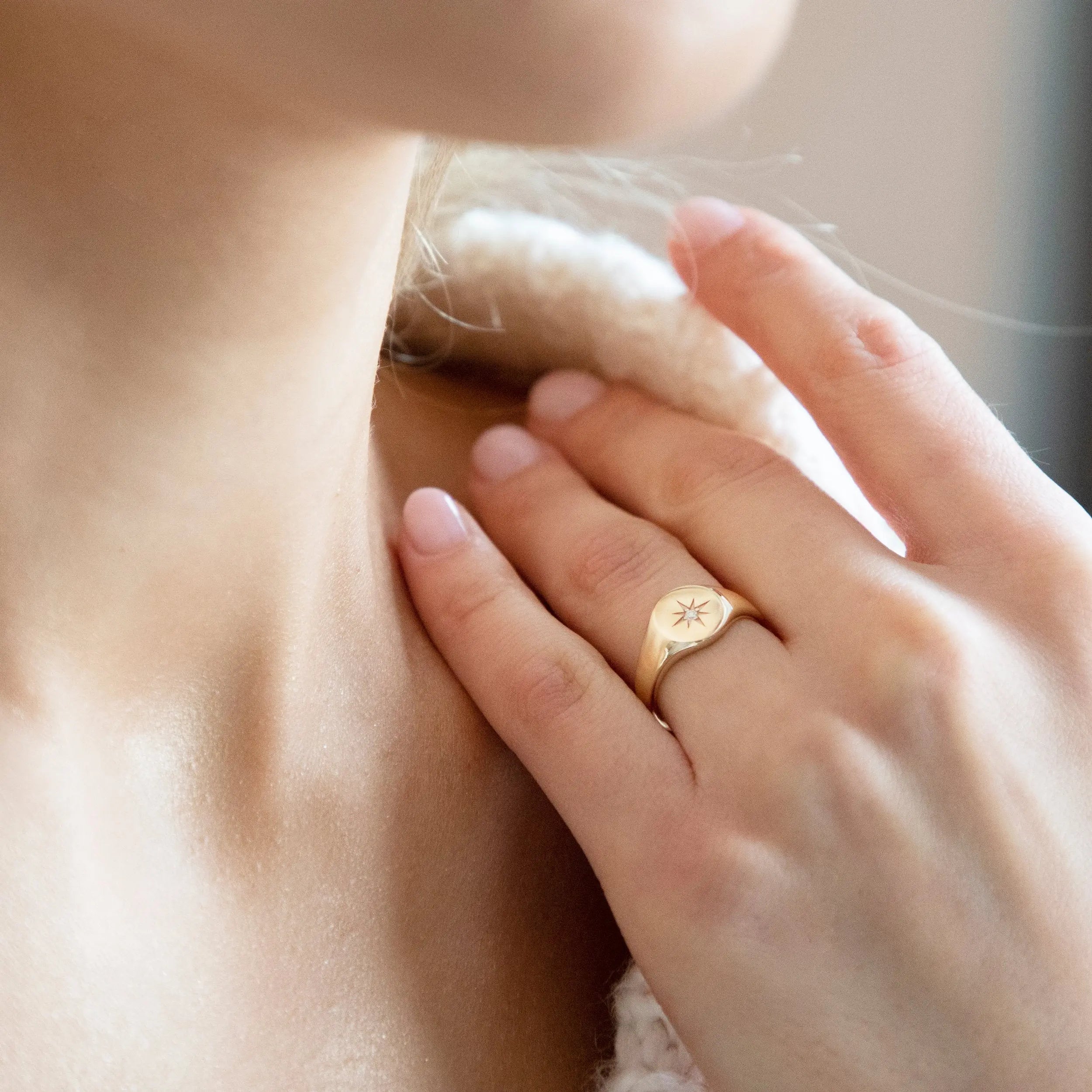 OVAL DIA SIGNET RING