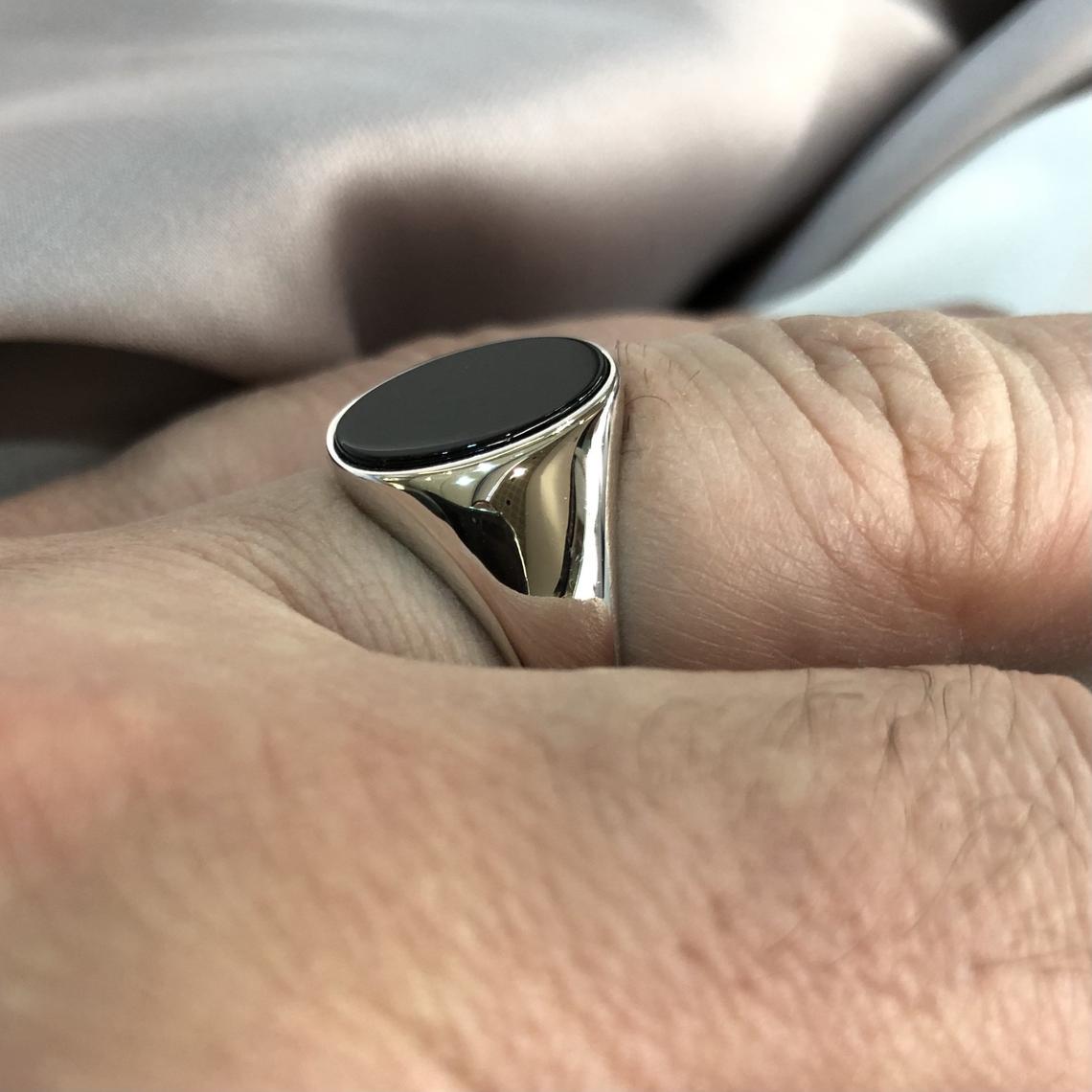 Silver Men's Oval Black Onix Plain Sides Signet Ring O-T Sizes - Gift Boxed