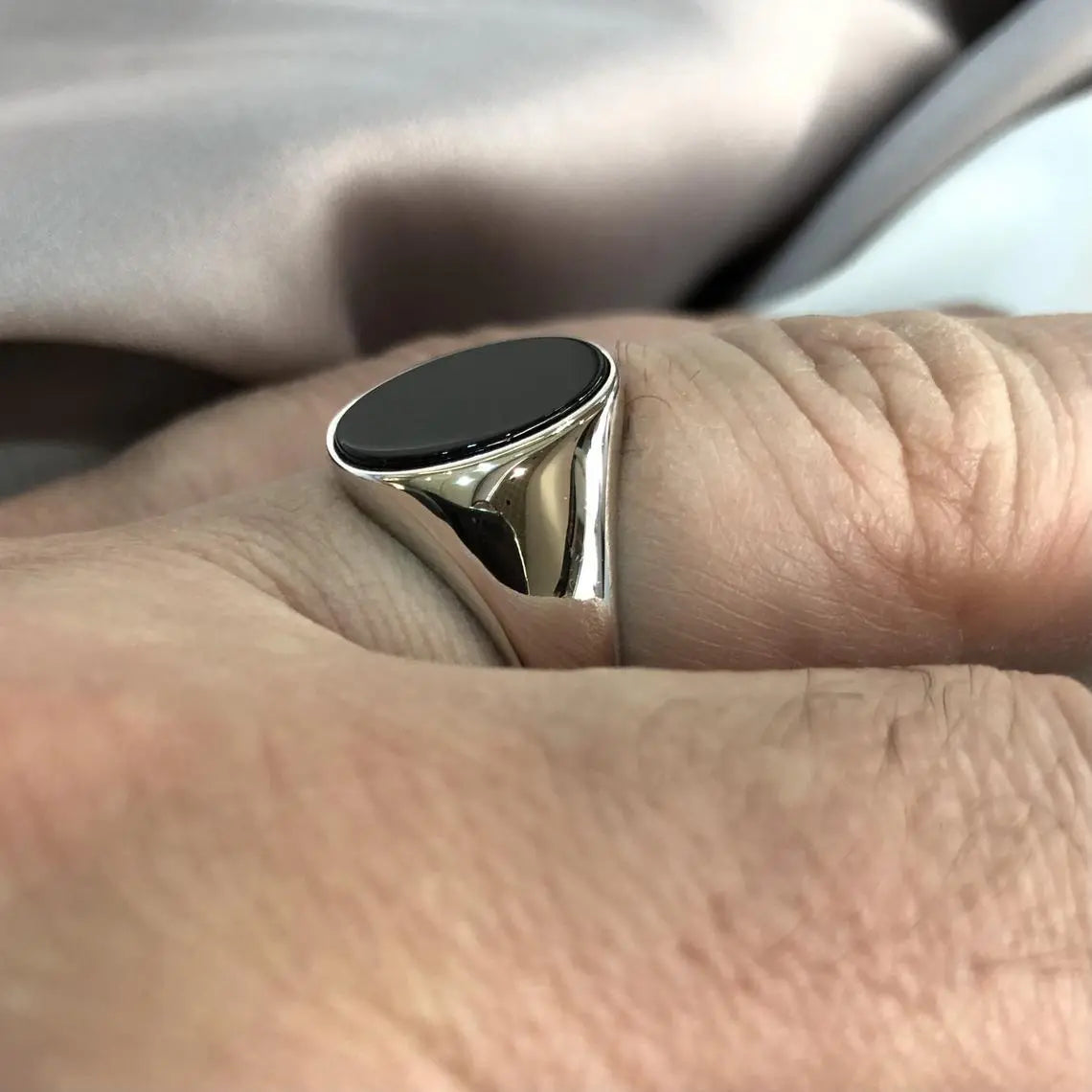 Onix Plain Sides Signet Ring