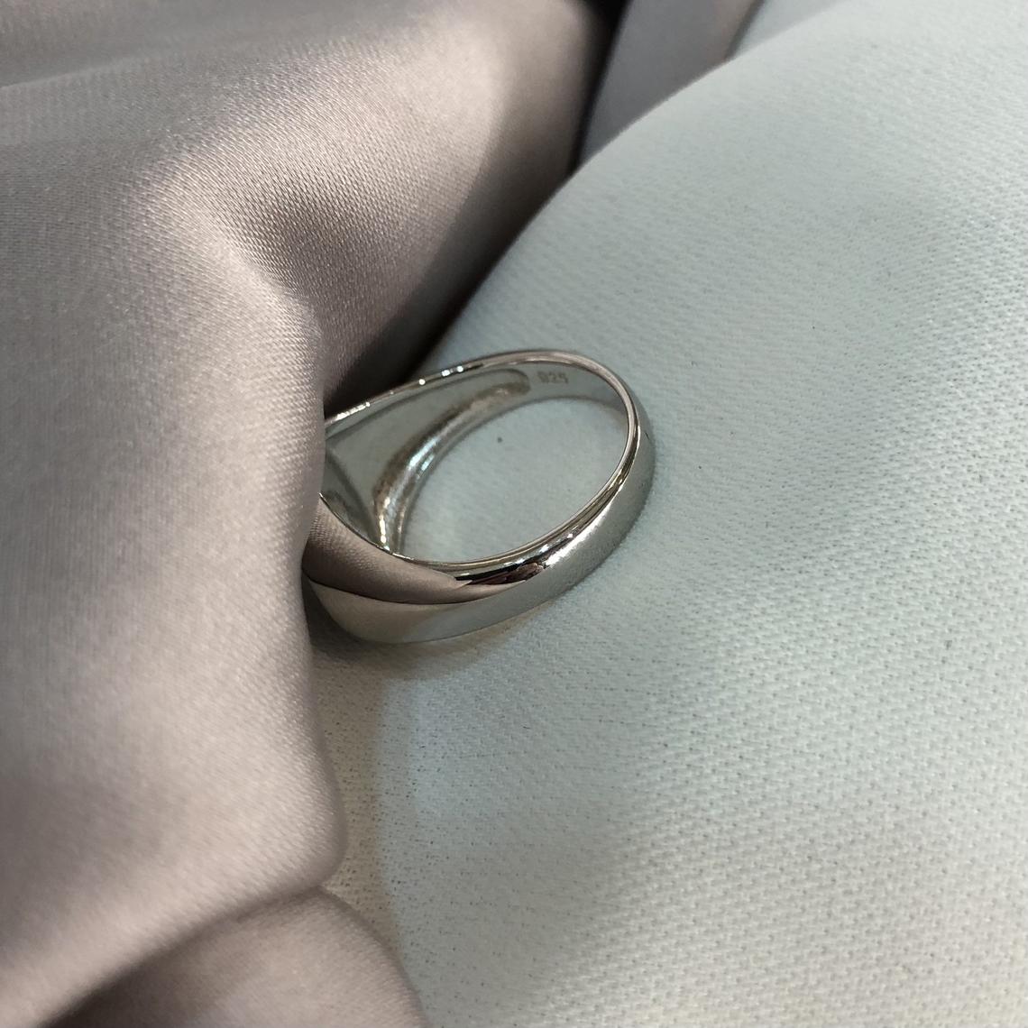 Silver Men's Oval Black Onix Plain Sides Signet Ring O-T Sizes - Gift Boxed