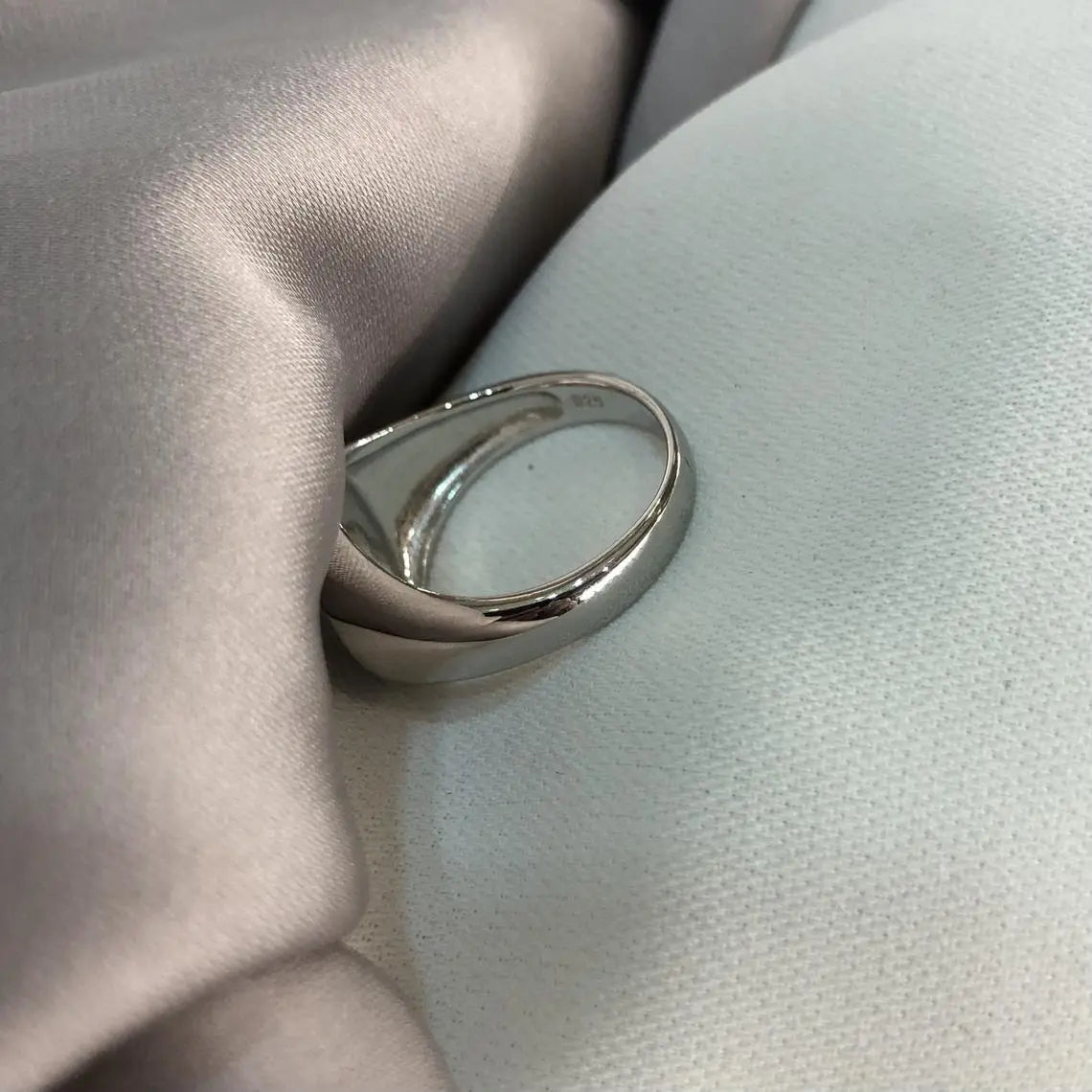 Silver Men's Oval Black Onix Plain Sides Signet Ring O-T Sizes - Gift Boxed limanilondon