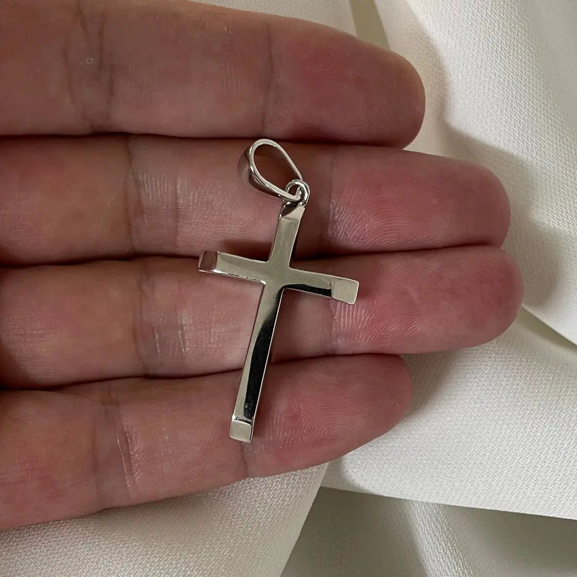 Sterling Silver Cross Pendant with Silver trace Chain - Gift Boxed limanilondon