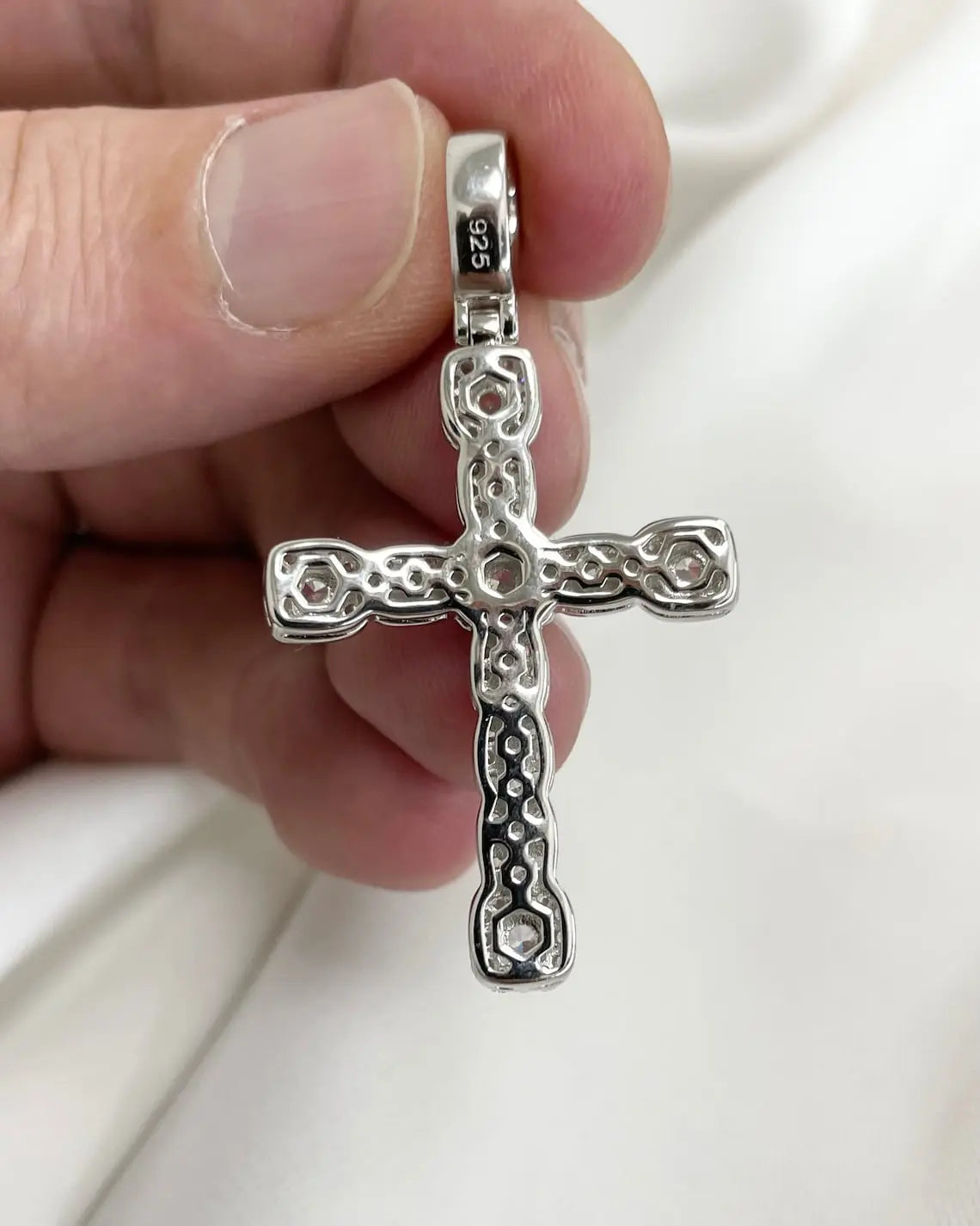 Sterling Silver CZ Cross Pendant - Gift Boxed (7.50 Grams) limanilondon