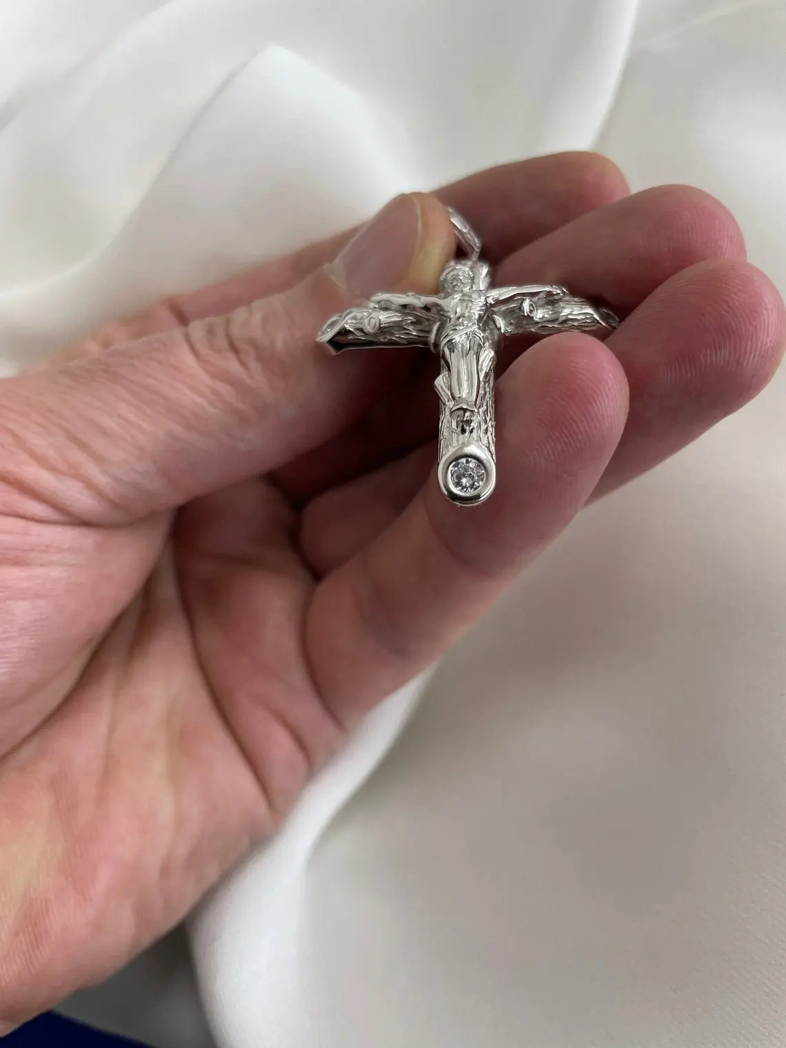 Sterling Silver Crucifix Pendant: Gift Boxed Cross (13.20 Grams) limanilondon