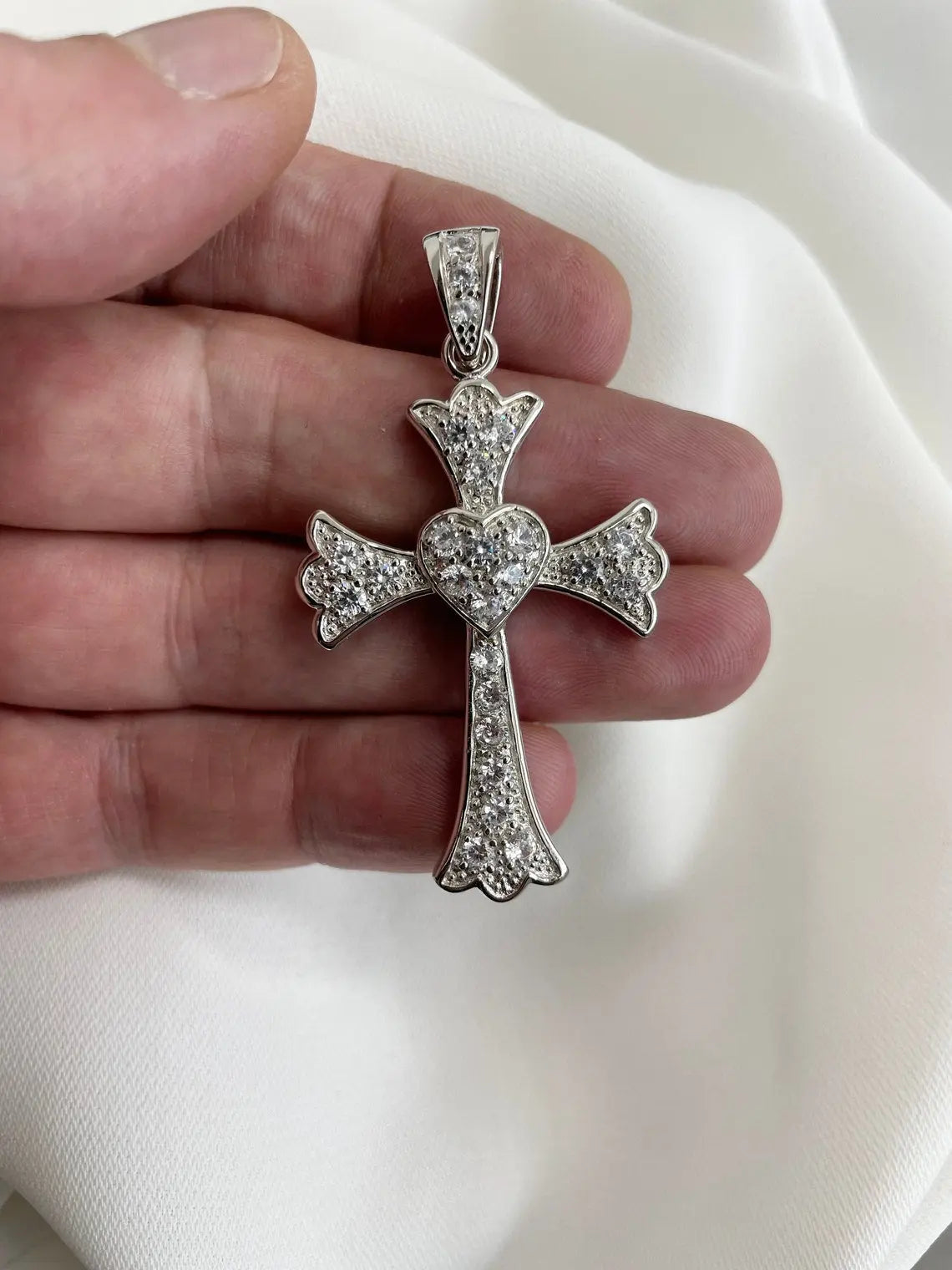 Sterling Silver CZ Heart Cross Pendant - Gift Boxed (16.00 Grams) limanilondon