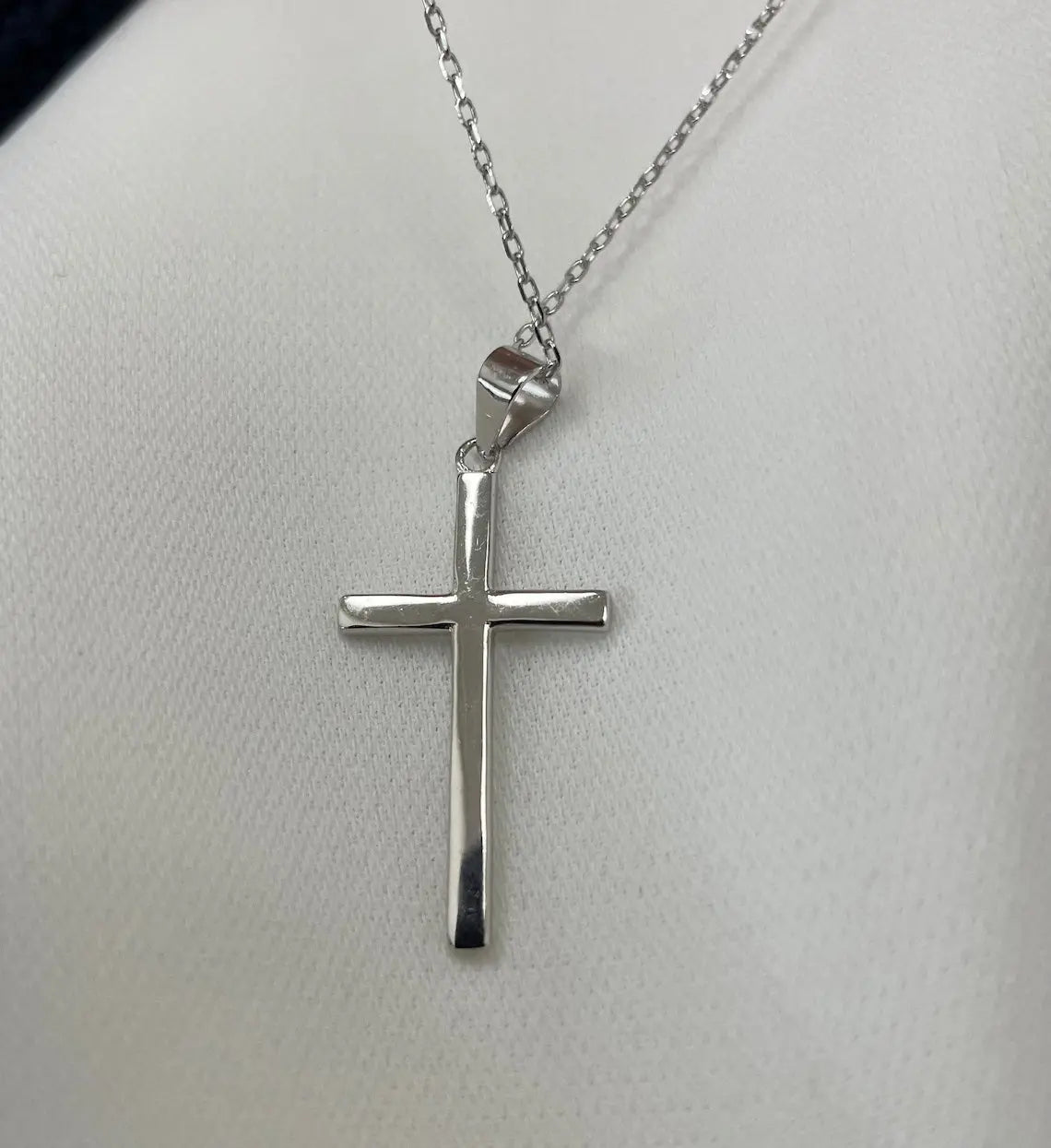 Sterling Silver Cross Pendant Necklace: Rhodium Plated, Gift Boxed limanilondon