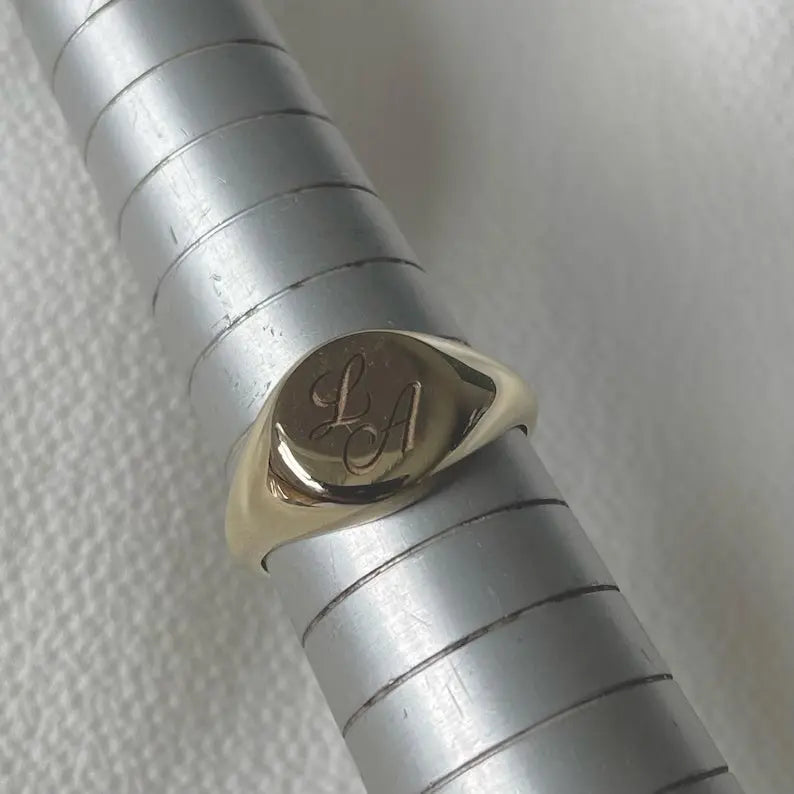 Personalised 9ct Yellow Gold Men's Signet Ring | Engraved Gold Ring limanilondon