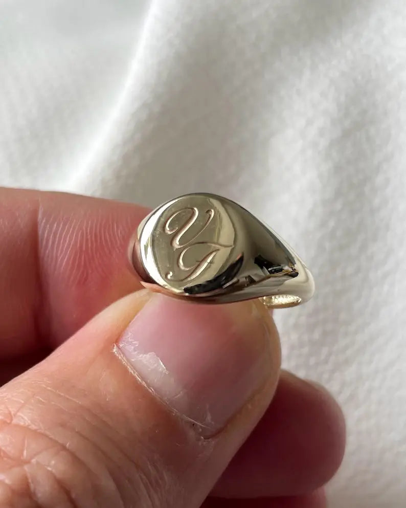 Personalised 9ct Yellow Gold Men's Signet Ring | Engraved Gold Ring limanilondon