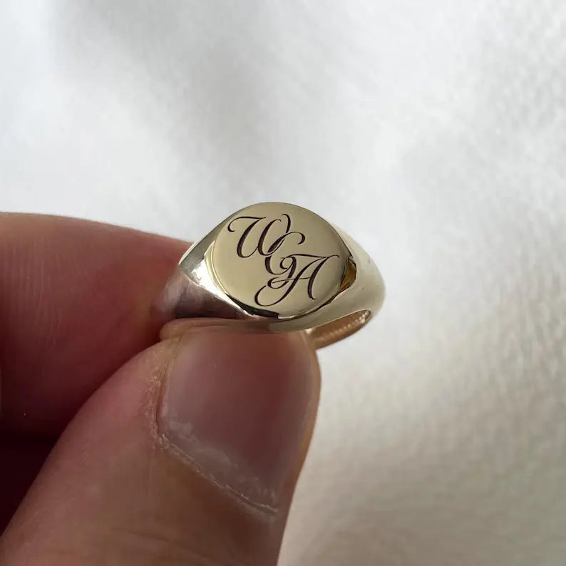 Personalised 9ct Yellow Gold Men's Signet Ring | Engraved Gold Ring limanilondon