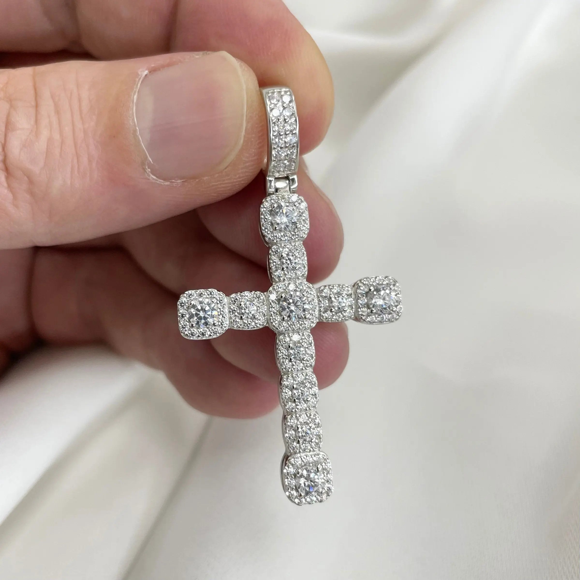Sterling Silver CZ Cross Pendant - Gift Boxed (7.50 Grams) limanilondon
