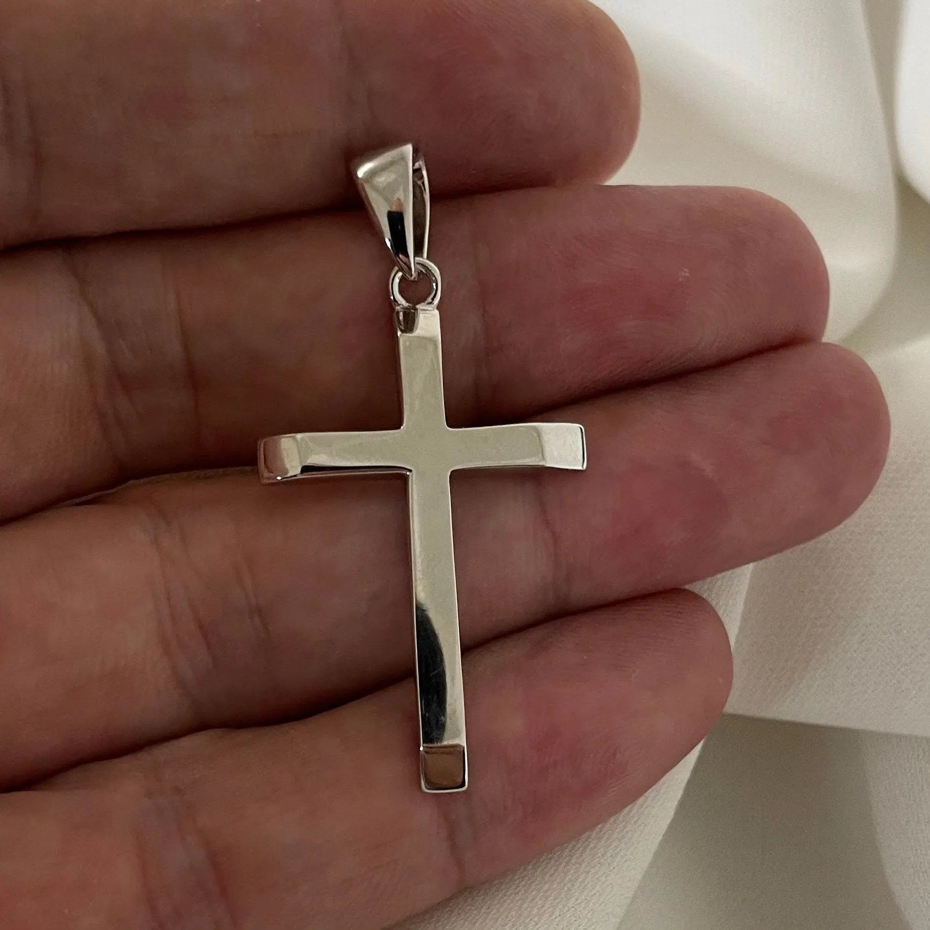Sterling Silver Cross Pendant with Curb Chain - Gift Boxed limanilondon