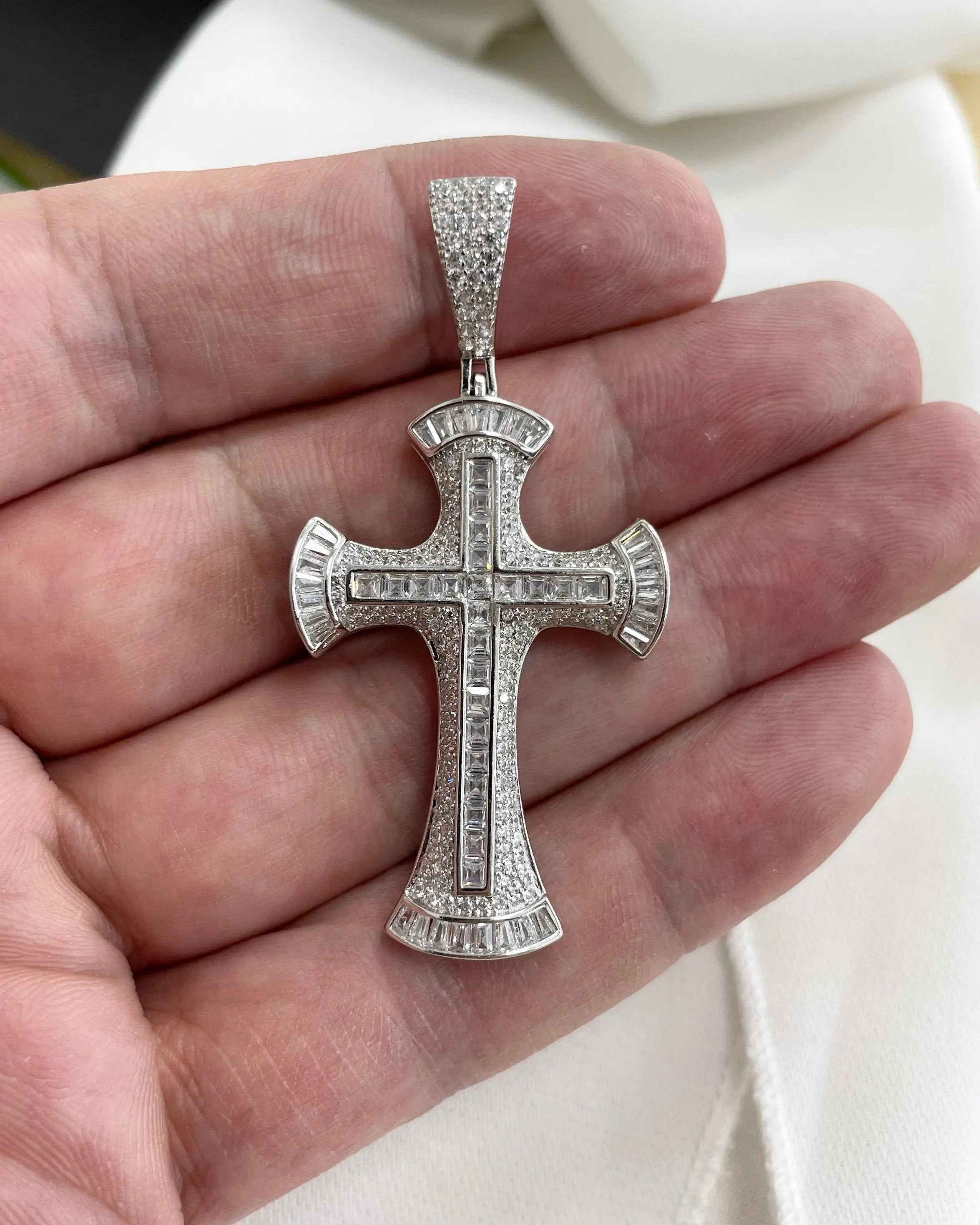Sterling Silver CZ Cross Pendant - 9.7 Grams - Gift Boxed limanilondon
