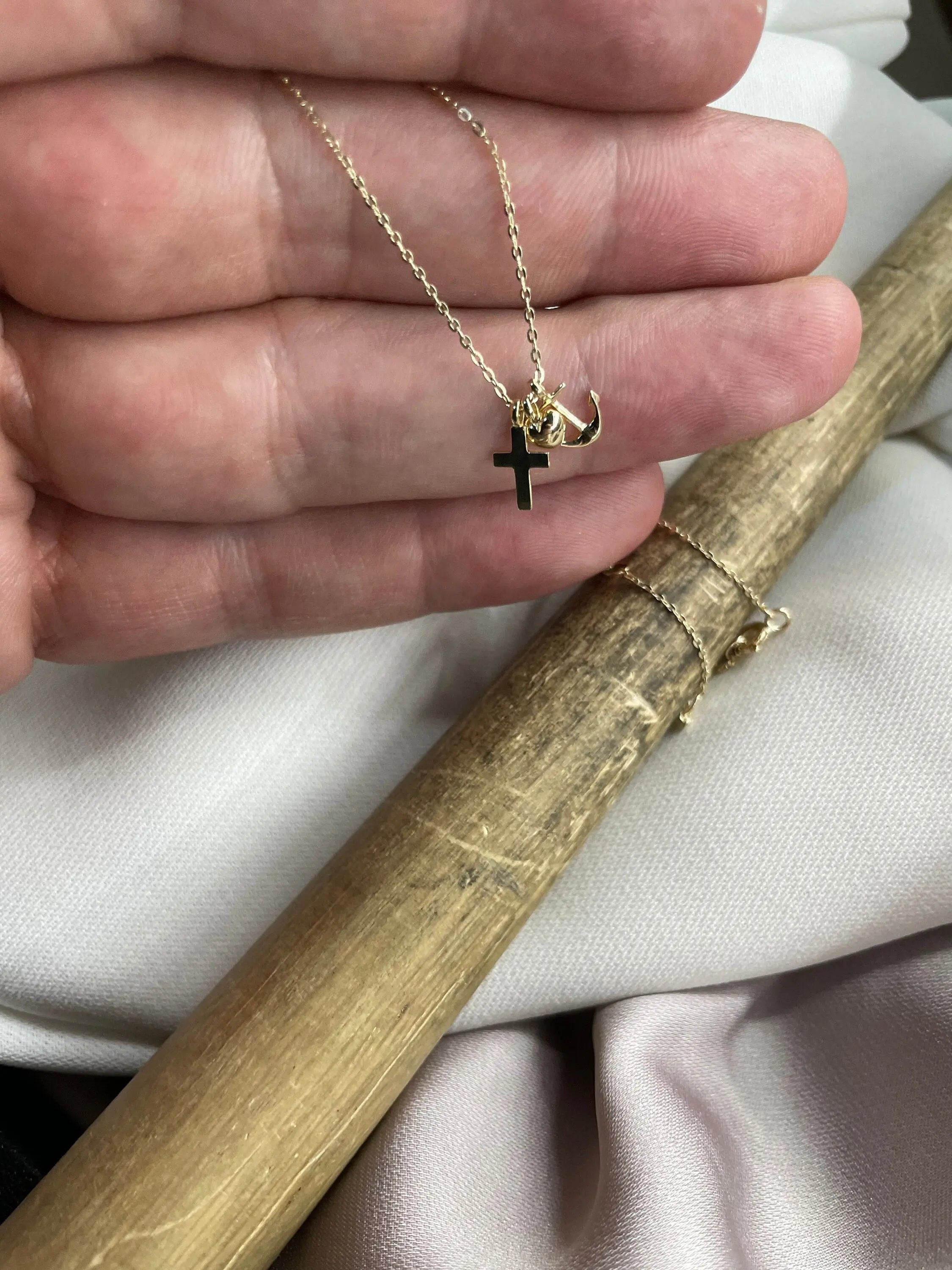 Genuine 9CT Yellow Gold Cross & Heart and Anchor Necklet - Gift Boxed limanilondon
