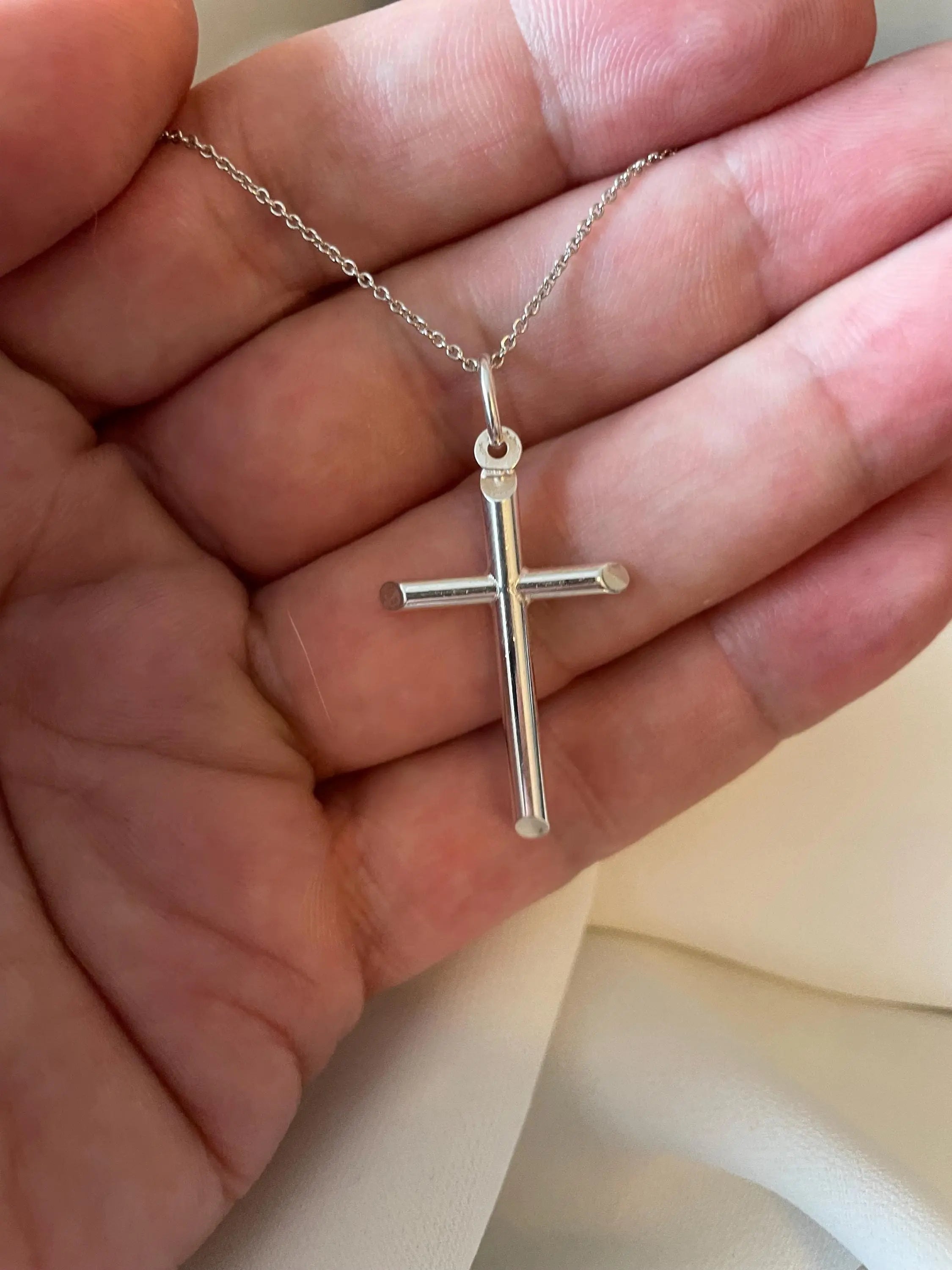 Sterling Silver Cross Pendant 3.20 Grams with Silver Faceted trace Chain - Gift Boxed limanilondon