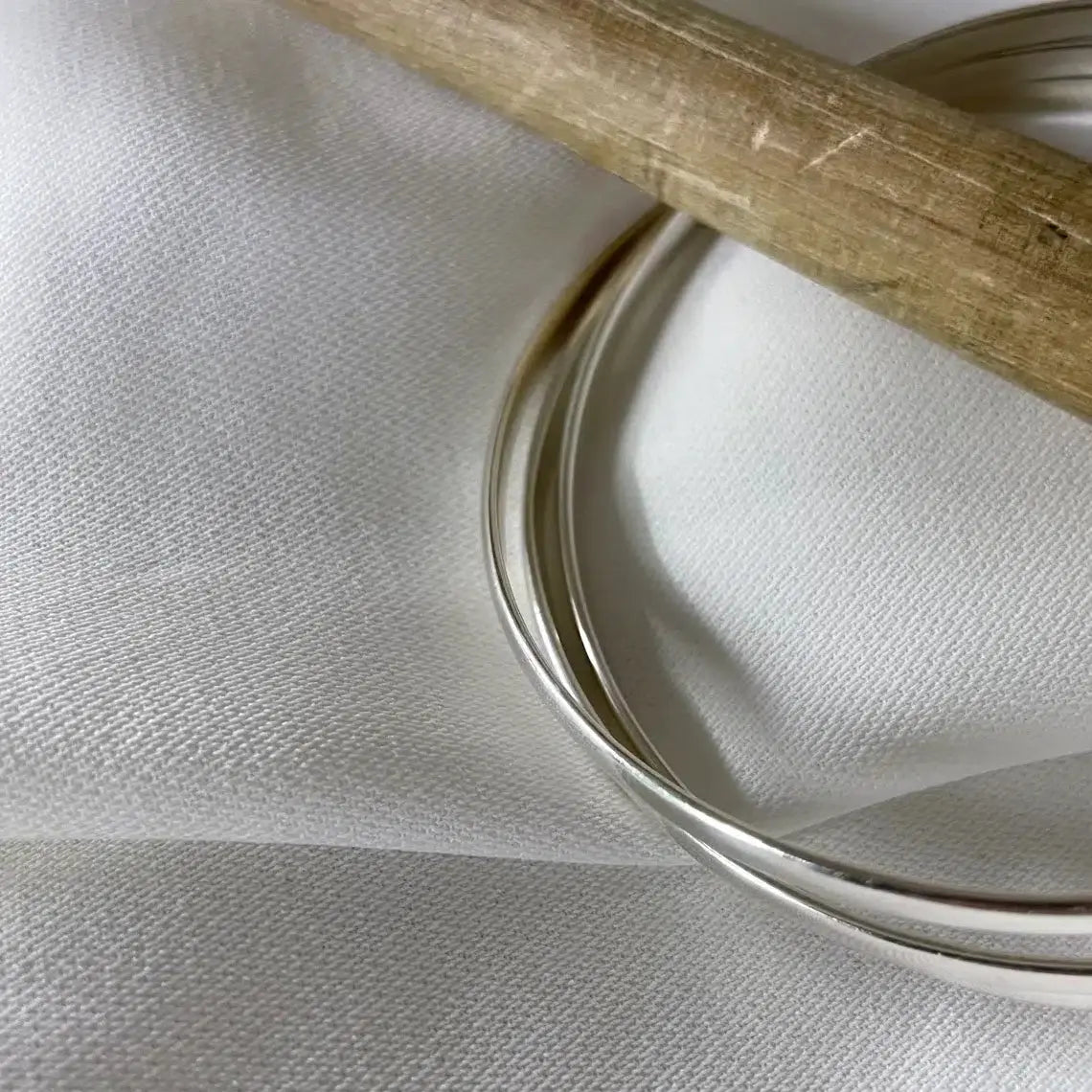 Sterling Silver Russian Rolling Interlocking Bangle – 18.7g Ladies Bracele Sterling Silver Ladies Russian Rolling Interlocking Bangle 18.7 Grams limanilondon