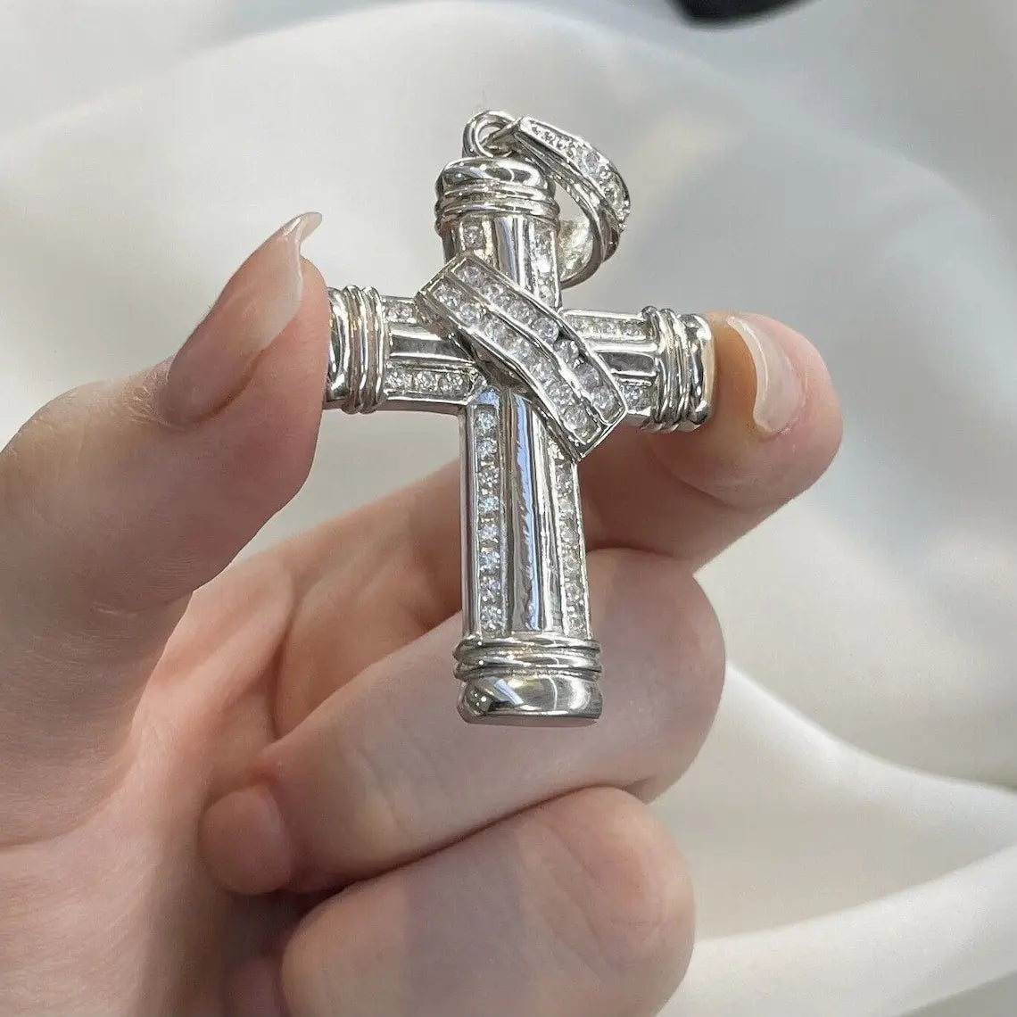 Sterling Silver CZ Cross Pendant - Holy Knot Design (16.00 Grams) limanilondon