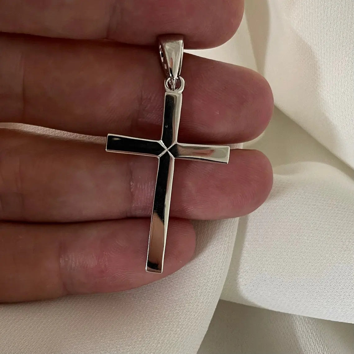 Sterling Silver Cross Pendant with Silver trace Chain - Gift Boxed limanilondon
