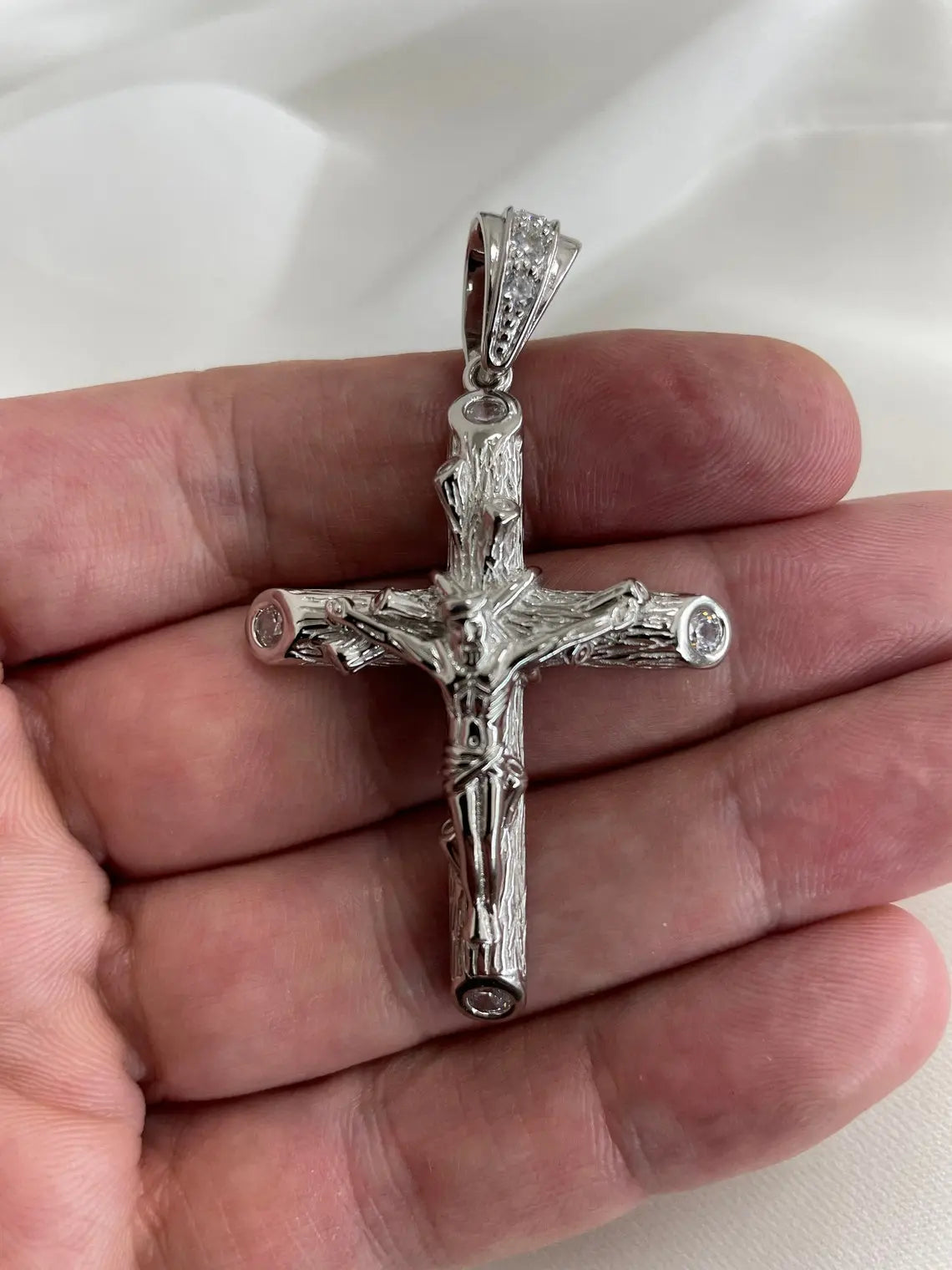 Sterling Silver Crucifix Pendant: Gift Boxed Cross (13.20 Grams) limanilondon