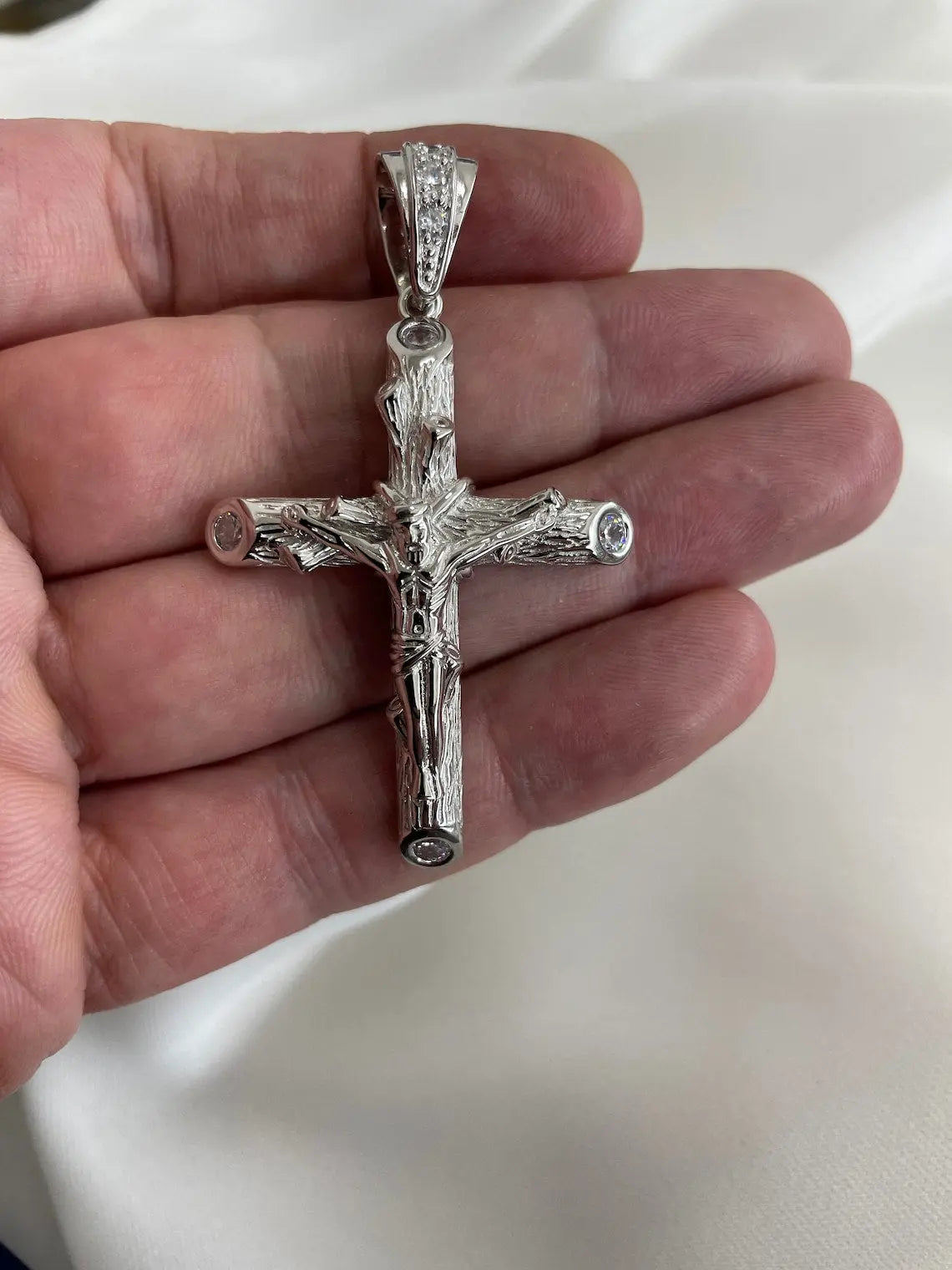 Sterling Silver Crucifix Pendant: Gift Boxed Cross (13.20 Grams) limanilondon