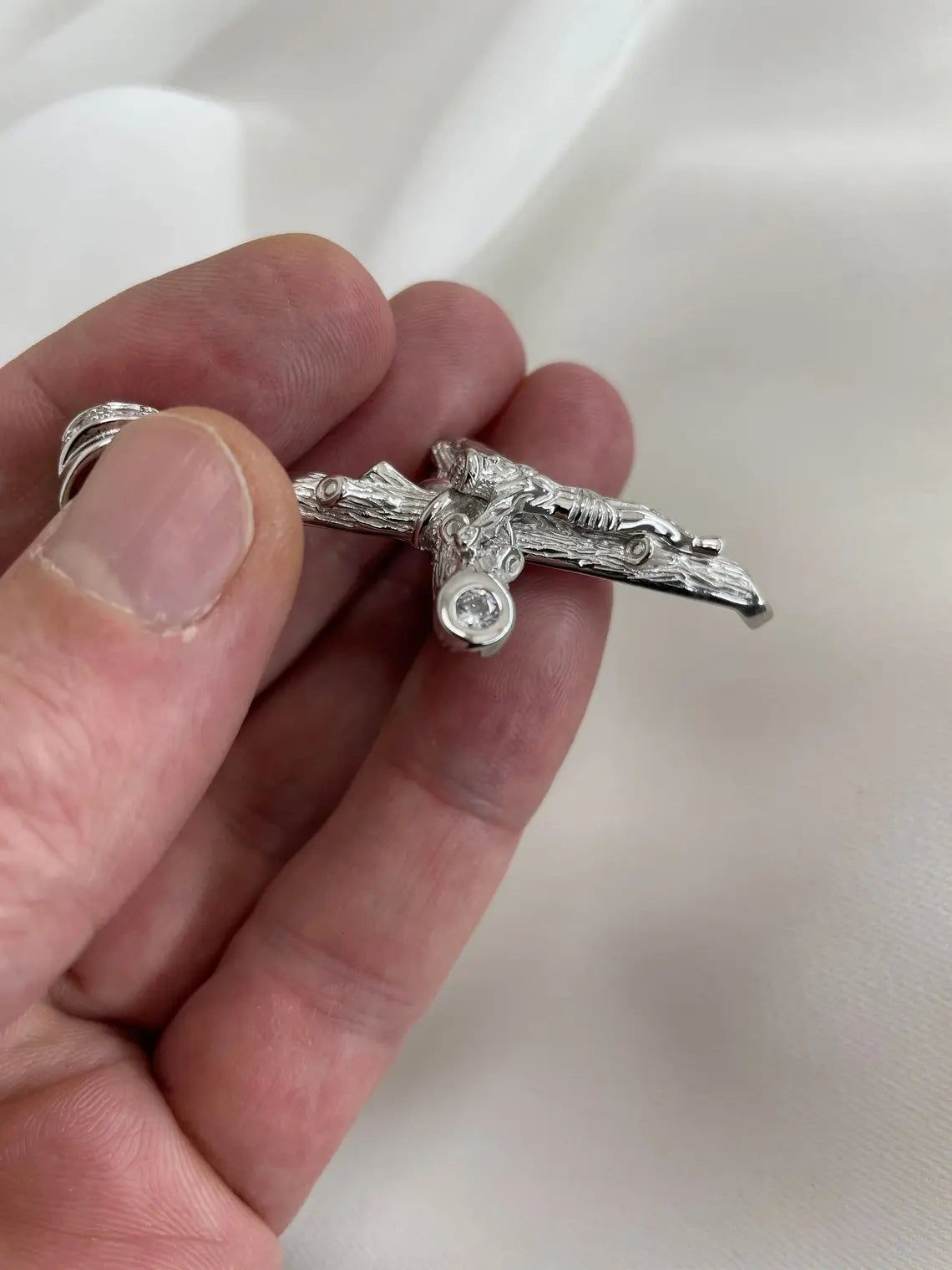 Sterling Silver Crucifix Pendant: Gift Boxed Cross (13.20 Grams) limanilondon