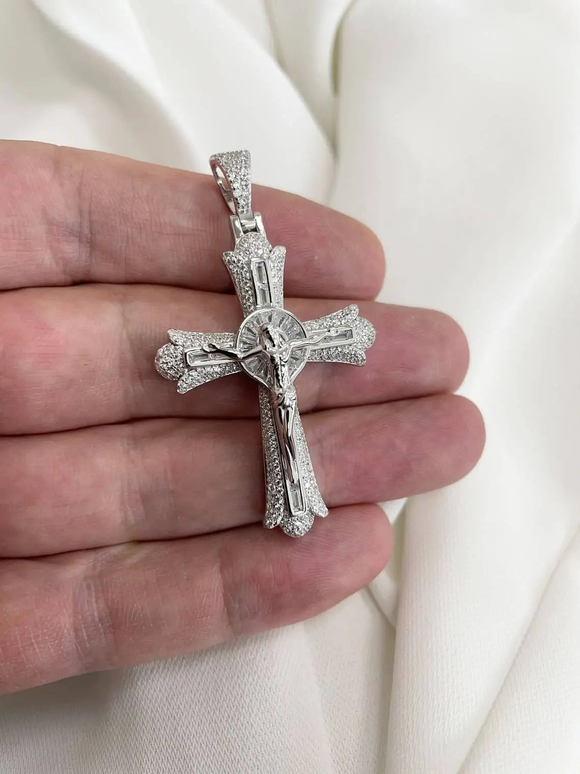 Sterling Silver Crucifix Pendant Set with Cross - Elegant 15.4 Grams Sterling Silver Cross Pendant limanilondon
