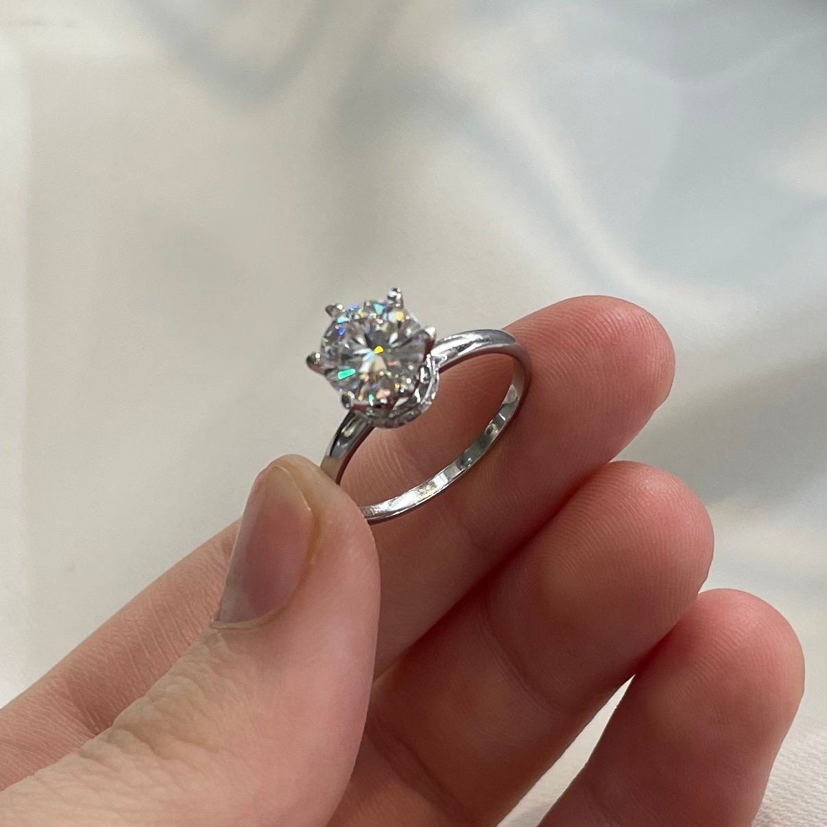 2 Carat Moissanite Diamond (8 mm) 6 Claws Engagement Ring 925 Sterling Silver