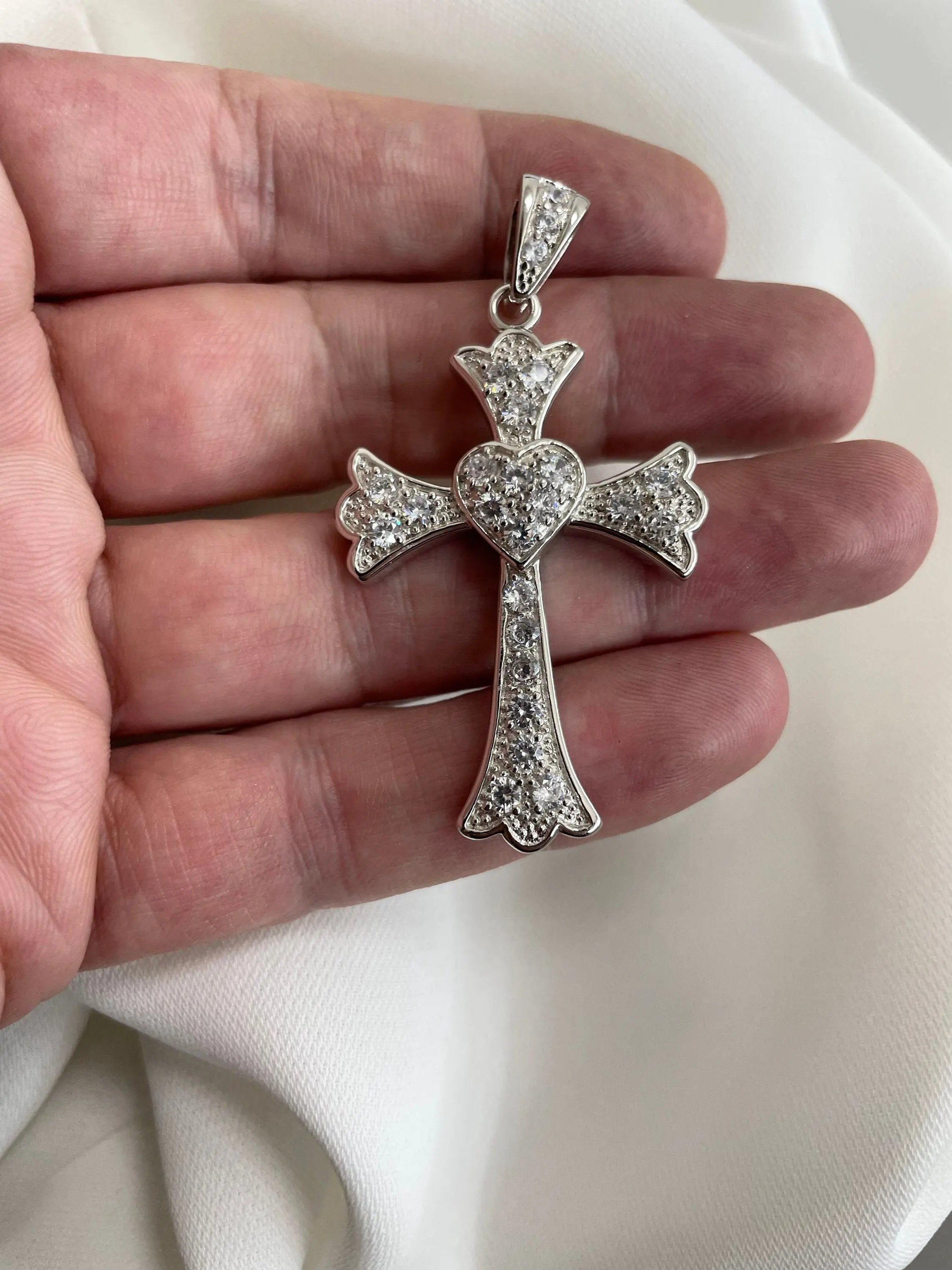 Sterling Silver CZ Heart Cross Pendant - Gift Boxed (16.00 Grams) limanilondon